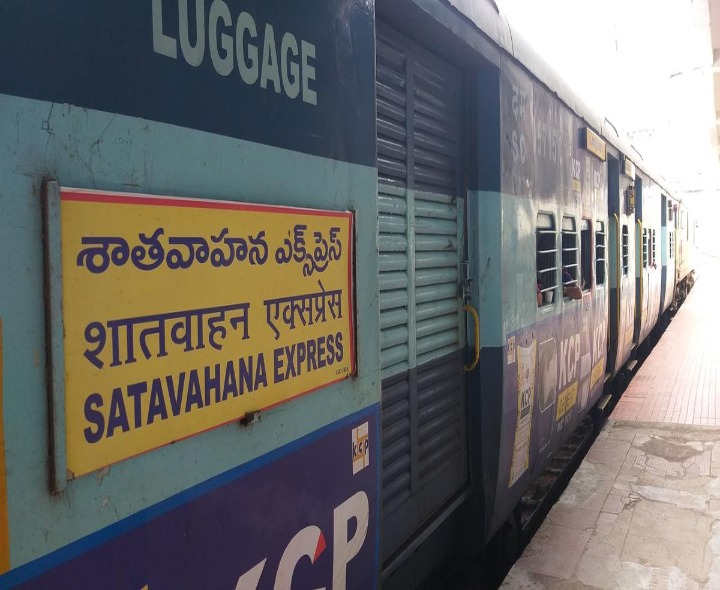 జనగామలో నవంబర్ 1 నుంచి శాతవాహన ట్రై‌న్ హాల్టింగ్
