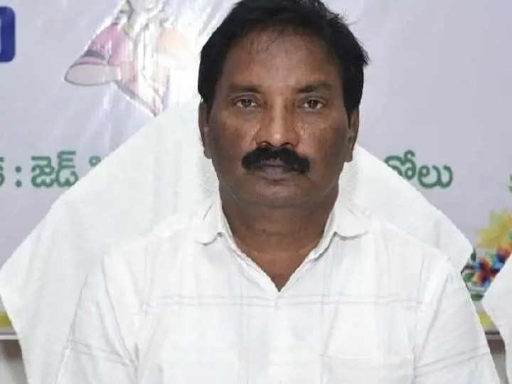 నేడు పాఠశాలలకు సెలవు: డీఈవో