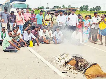 పత్తి రైతుల ఆగ్రహం..!