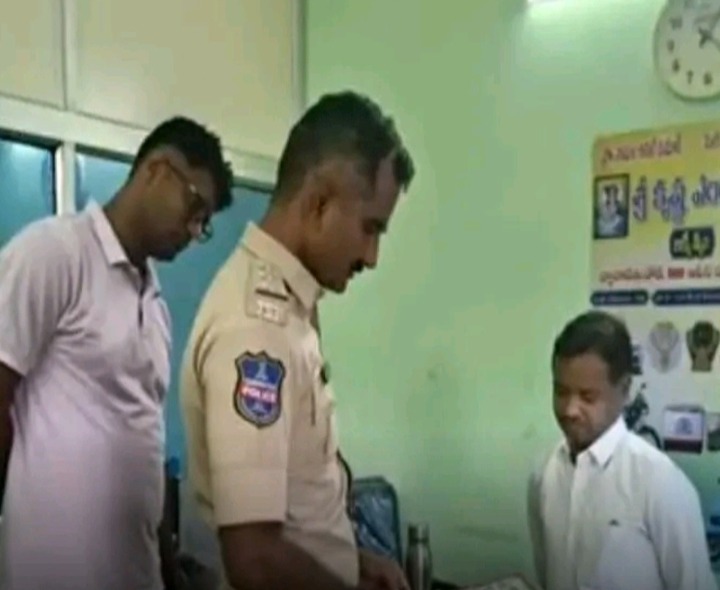 లక్కీ డ్రా పేర్లతో మోసం.. ముగ్గురుపై కేసు నమోదు