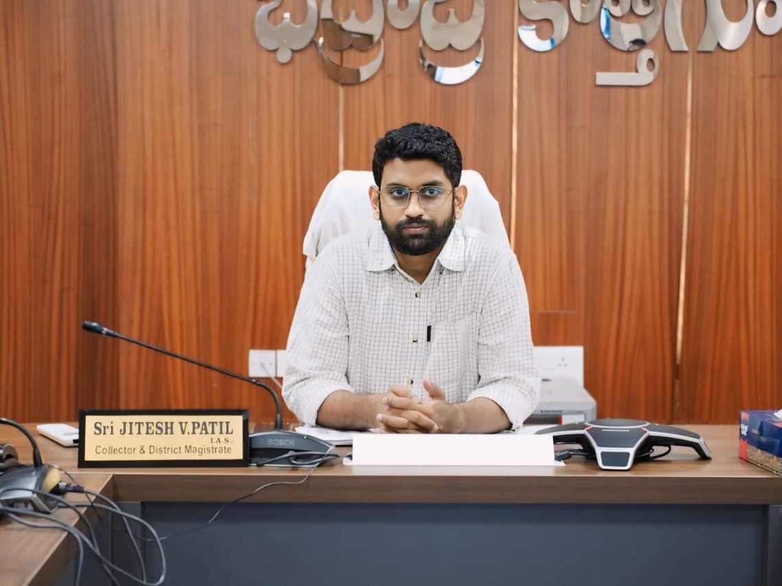 జిల్లాలో విద్యాసంస్థలకు సెలవు ప్రకటన