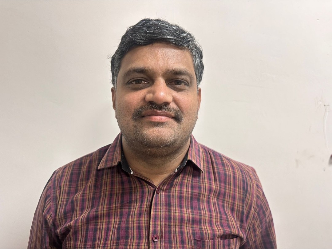 భారీ వర్షాలు.. నేడు పాఠశాలలకు సెలవు: డీఈవో