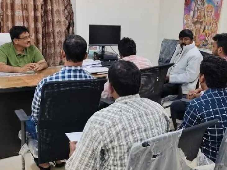 తుఫాను సహాయక చర్యలపై సమీక్ష