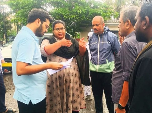 రహదారులు, డ్రైనేజీపై ప్రత్యేక శ్రద్ధ చూపాలి: కమిషనర్