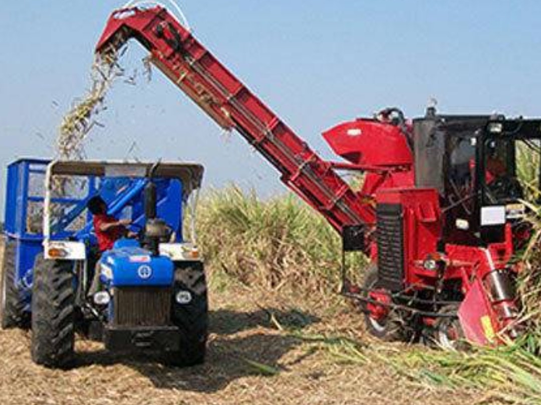 జిల్లాలో  35 చెరుకు కోత యంత్రాలు.. తీరనున్న కూలీల కొరత