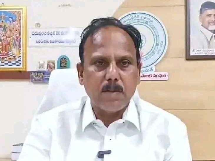 మున్సిపల్ ఉద్యోగులపై వేటు