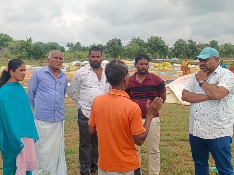 కొనుగోలు కేంద్రం సందర్శించిన ఏవో