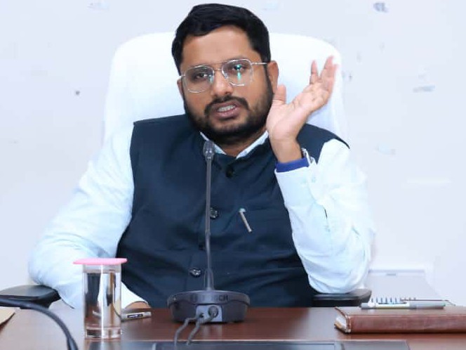 తుపాను ప్రభావంతో రైతులు నష్టపోకుండా చూడాలి: కలెక్టర్