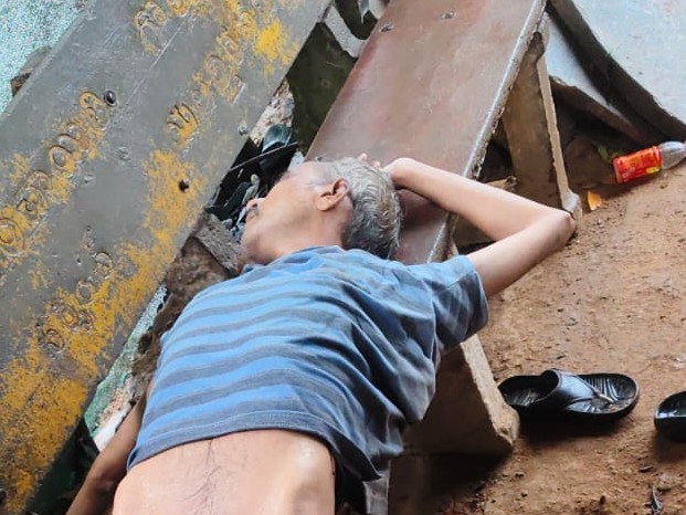 టిఫిన్ చేస్తు.. వ్యక్తి మృతి