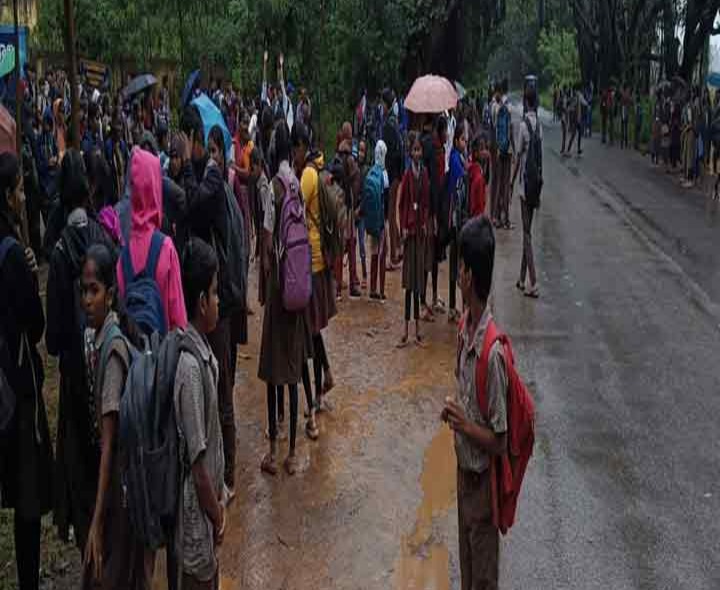 అధికారుల నిర్లక్ష్యం.. విద్యార్థులు సతమతం