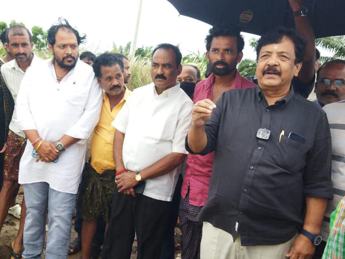 ఎర్ర కాలువ ప్రవాహాన్ని పర్యవేక్షించిన మంత్రి దుర్గేష్