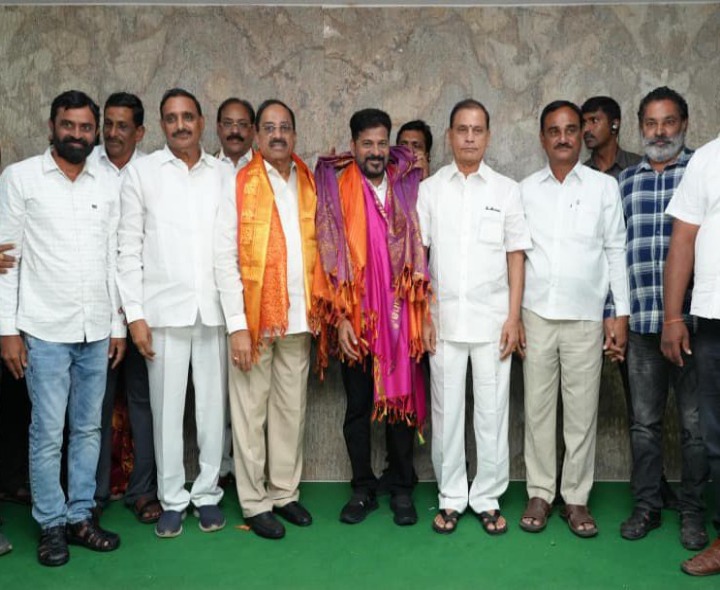 బకాయిల రద్దు.. సీఎంను కలిసిన పౌల్ట్రీ  రైతులు