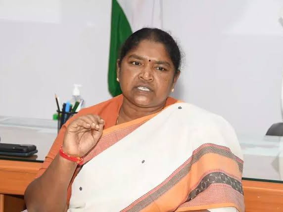 జిల్లా ప్రజలు అప్రమత్తంగా ఉండాలి: మంత్రి సీతక్క