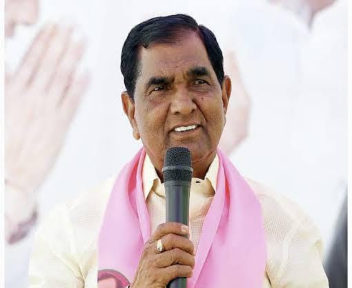 శిథిలావస్థకు చేరిన ఇళ్లలో ఉండకూడదు: మాజీ ఎమ్మెల్యే