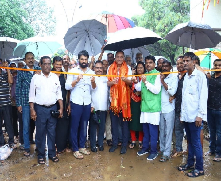 రోడ్డు, స్టీమ్ వాటర్ డ్రైన్‌ని ప్రారంభించిన ఎమ్మెల్యే