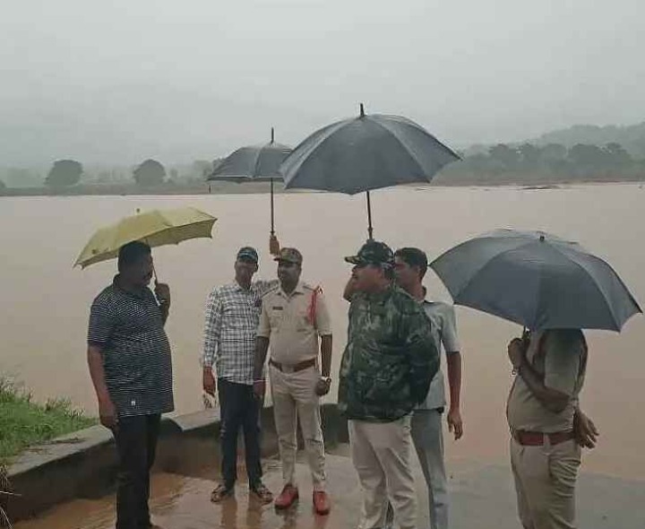 తుఫాన్ పట్ల అధికారులు అప్రమత్తంగా ఉండాలి: డీఎస్పీ
