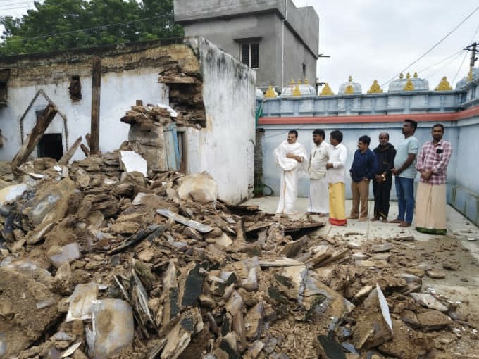 శ్రీ వీరబ్రహ్మేంద్రస్వామి నివాసాన్ని పరిశీలించిన వెంకటాద్రి స్వామి