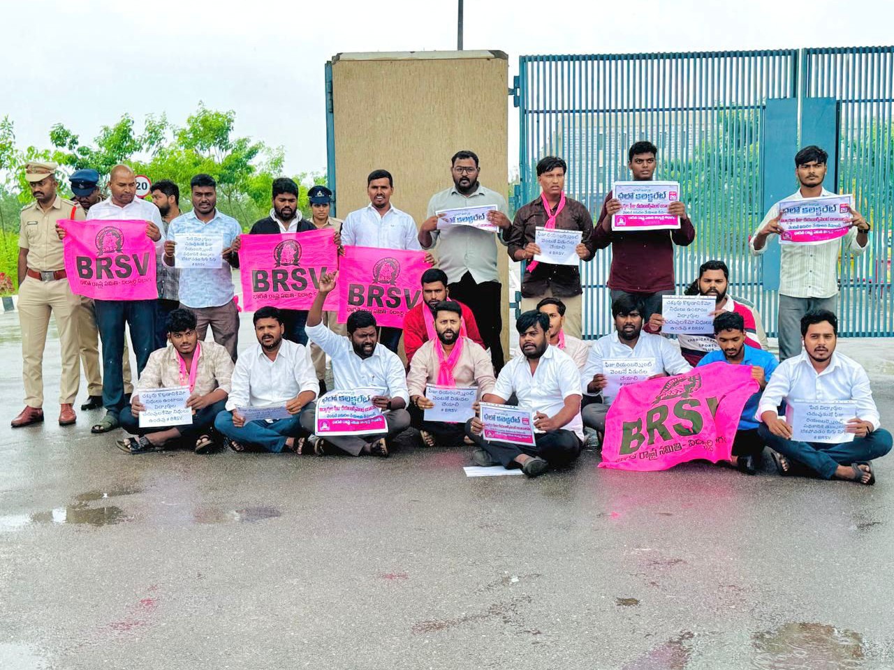 కలెక్టరేట్ ఎదుట BRSV నాయకుల ధర్నా
