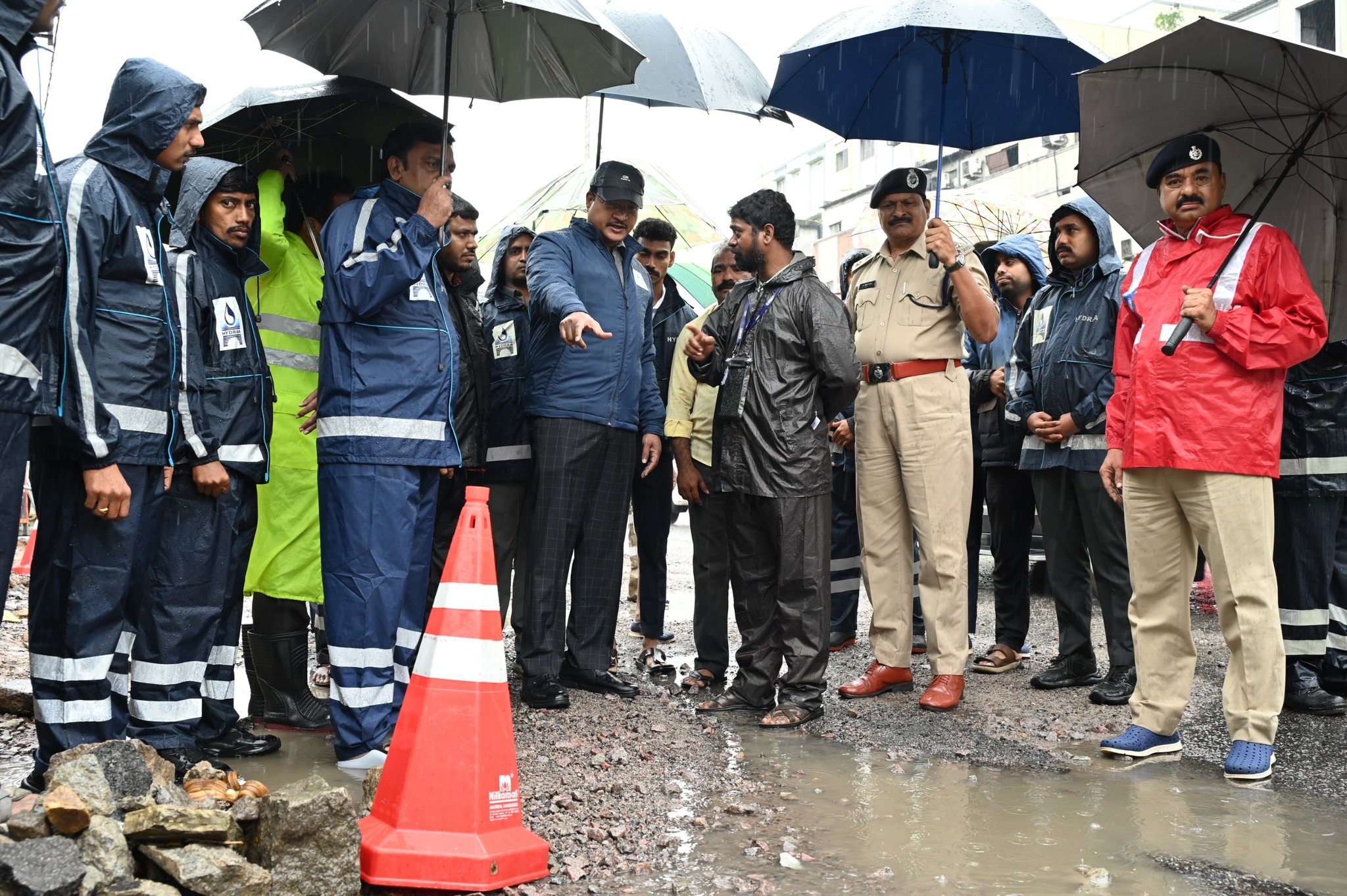 భారీ వర్షాలు.. క్షేత్ర స్థాయిలో హైడ్రా పర్యటన
