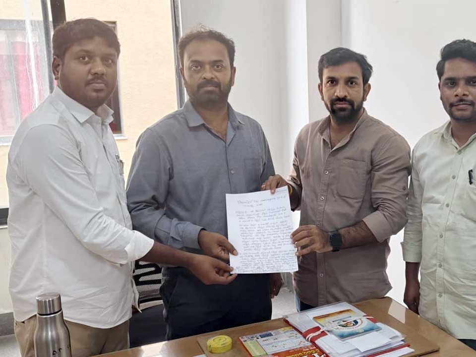 ‘సంతకాలు ఫోర్జరీ చేసిన ఉపాధ్యాయుడిని తొలగించాలి’