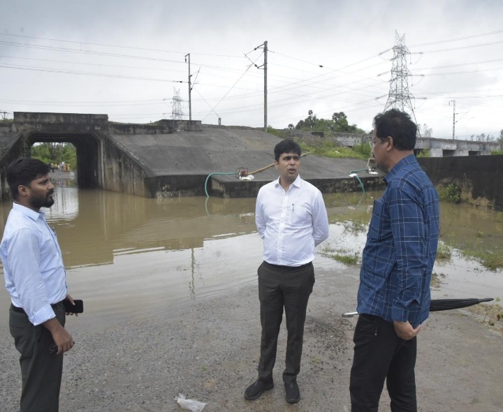 ‘రహదారిపై నీరు నిల్వ ఉండకూడదు’