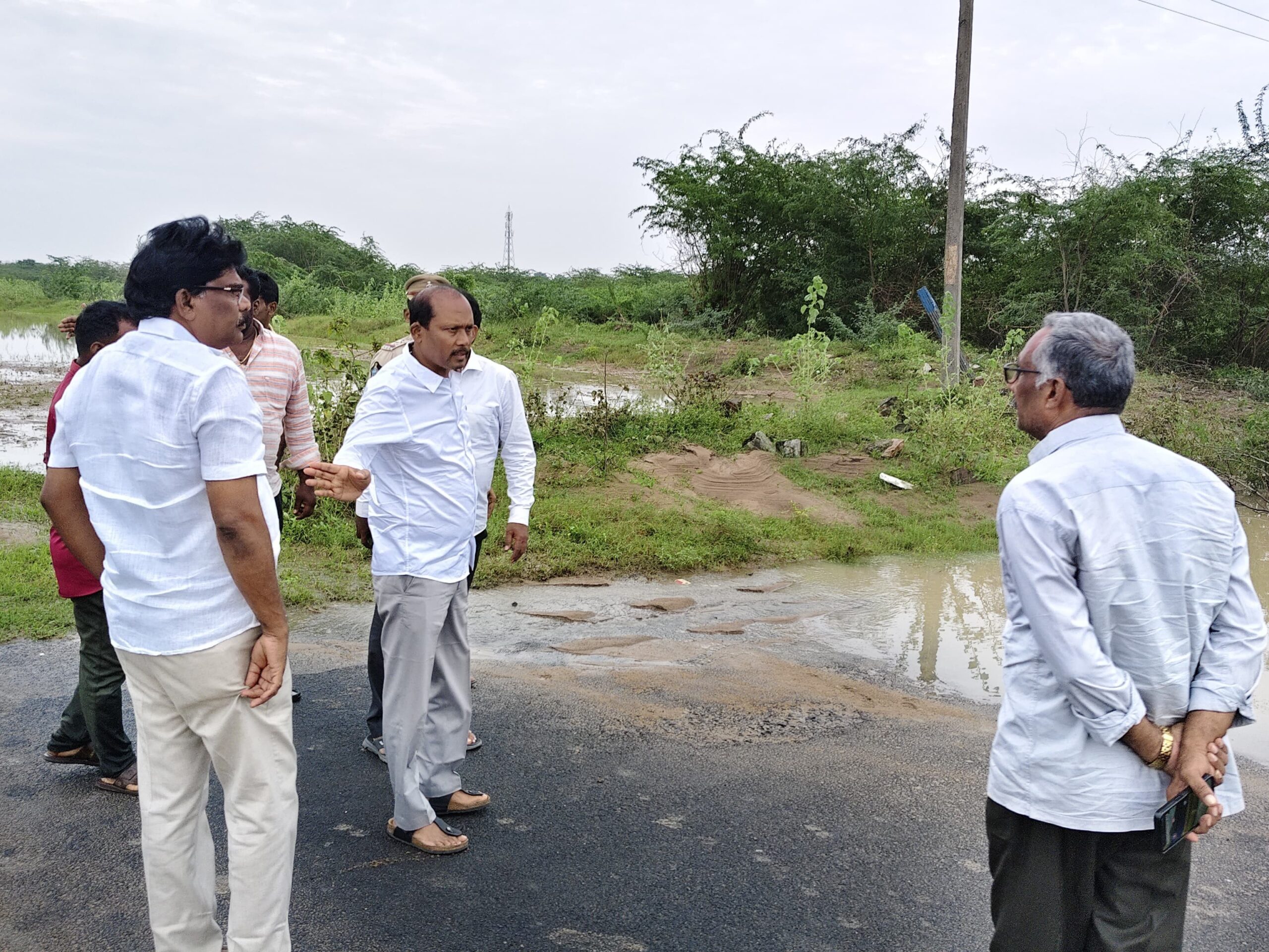 కొత్తకోట వాగును పరిశీలించిన MLA విజయ్