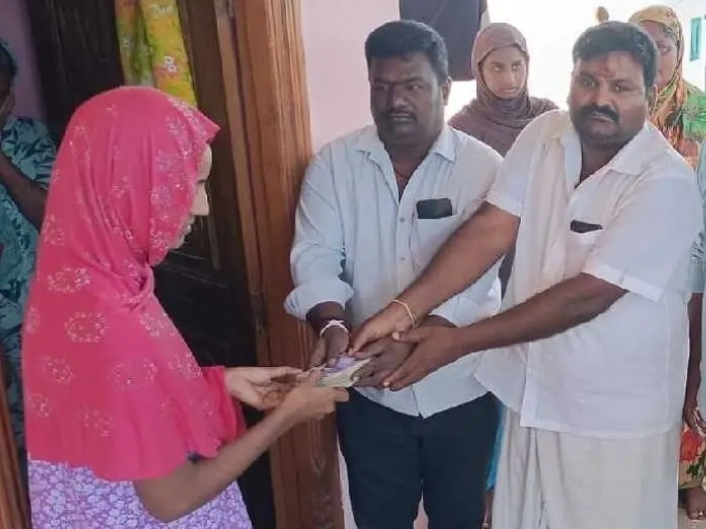 వరదయ్యపాలెంలో షరీఫ్ కుటుంబానికి ఆర్థిక సాయం