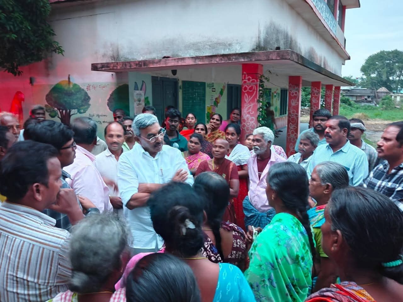 తూములూరులో ఎమ్మెల్సీ  పర్యటన