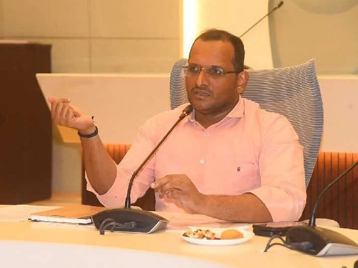 విశాఖ జిల్లా అధికారులకు కలెక్టర్ సూచనలు