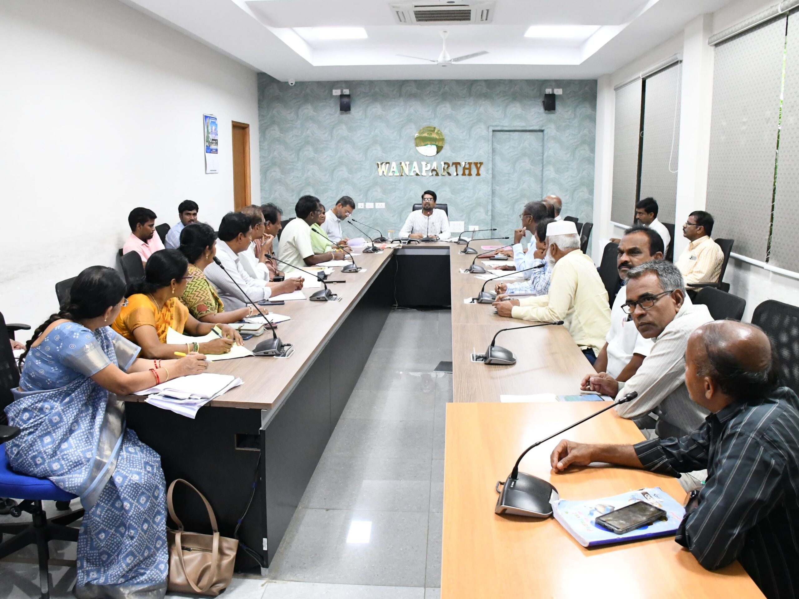 పాఠశాలలో గ్యాస్ సిలిండర్ ఉపయోగించాలి: కలెక్టర్