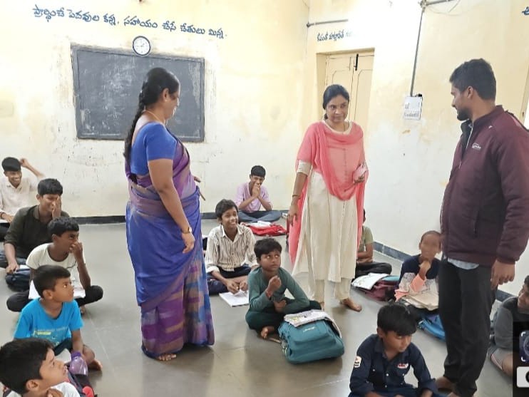 ఉరుమడ్ల వసతి గృహం ఆకస్మిక తనిఖీ