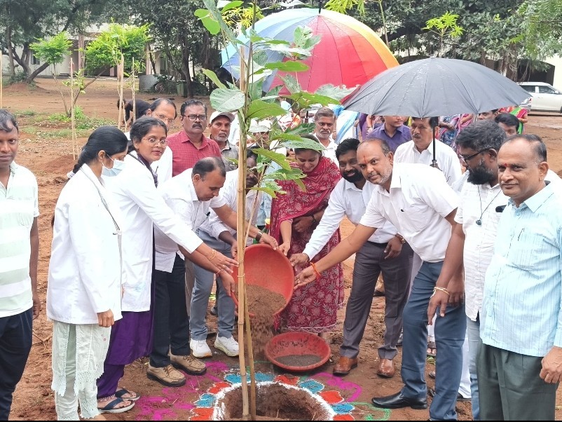 కోర్టు ప్రాగంణంలో మెగా ప్లాంటేషన్ కార్యక్రమం