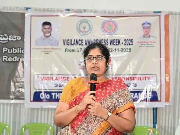 ‘ప్రభుత్వ ఉద్యోగులు ఆత్మసాక్షితో విధులు నిర్వర్తించాలి’