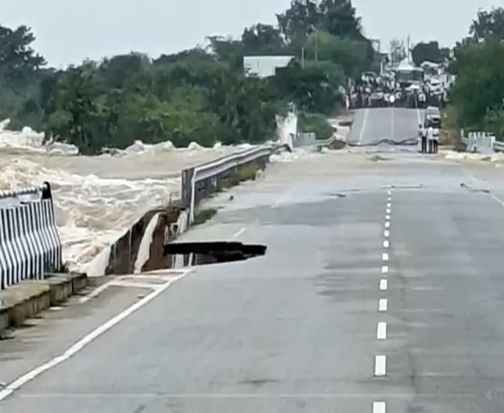 శ్రీశైలం-HYD హైవేపై వాహనాల దారి మళ్లింపు