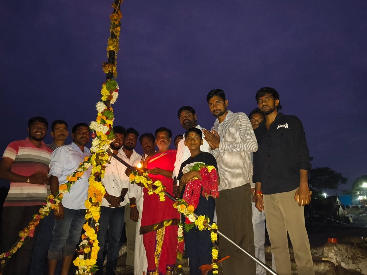 ఏడుపాయలలో ప్రదోషకాల పూజలు.. ఆకాశ దీపోత్సవం