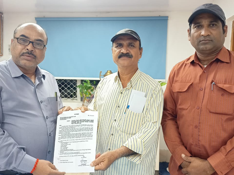 ‘సెక్యూరిటీ గాడ్లకు రక్షణతో కూడిన షెల్టర్స్ ఏర్పాటు చేయాలి’