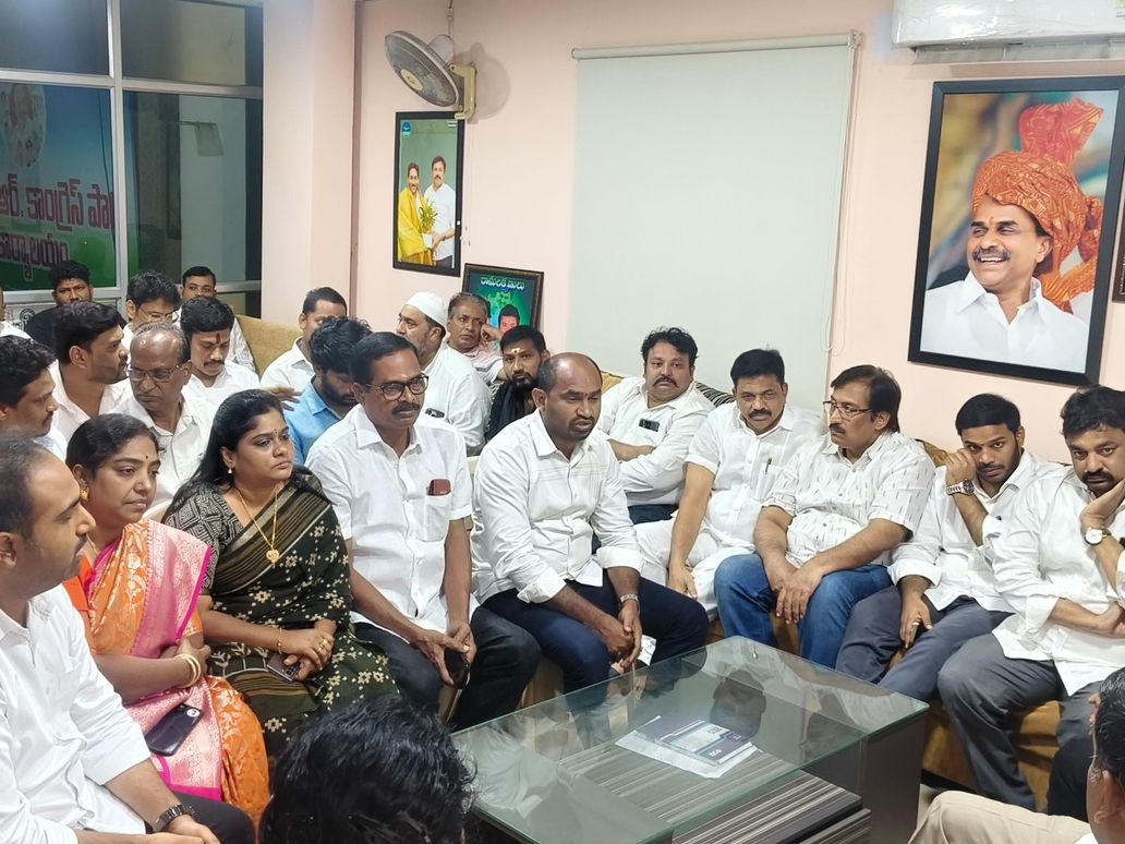 విశాఖలో వైసీపీ సమీక్ష సమావేశం