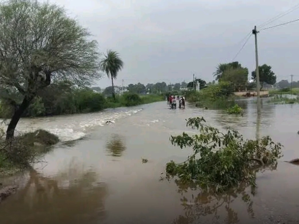 మఠంపల్లిలో పొంగిపోర్లుతున్న కప్పల వాగు
