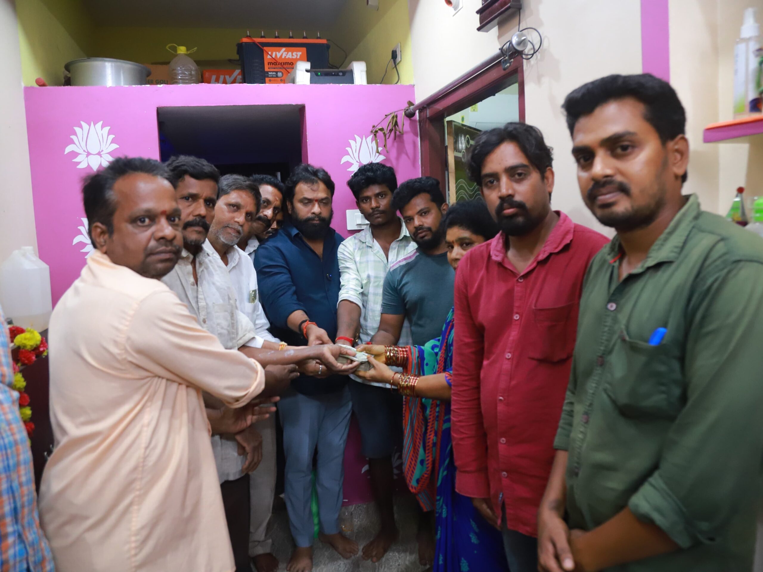 మృతుల కుటుంబాలకు మంత్రి సుభాష్ ఆర్థిక సాయం