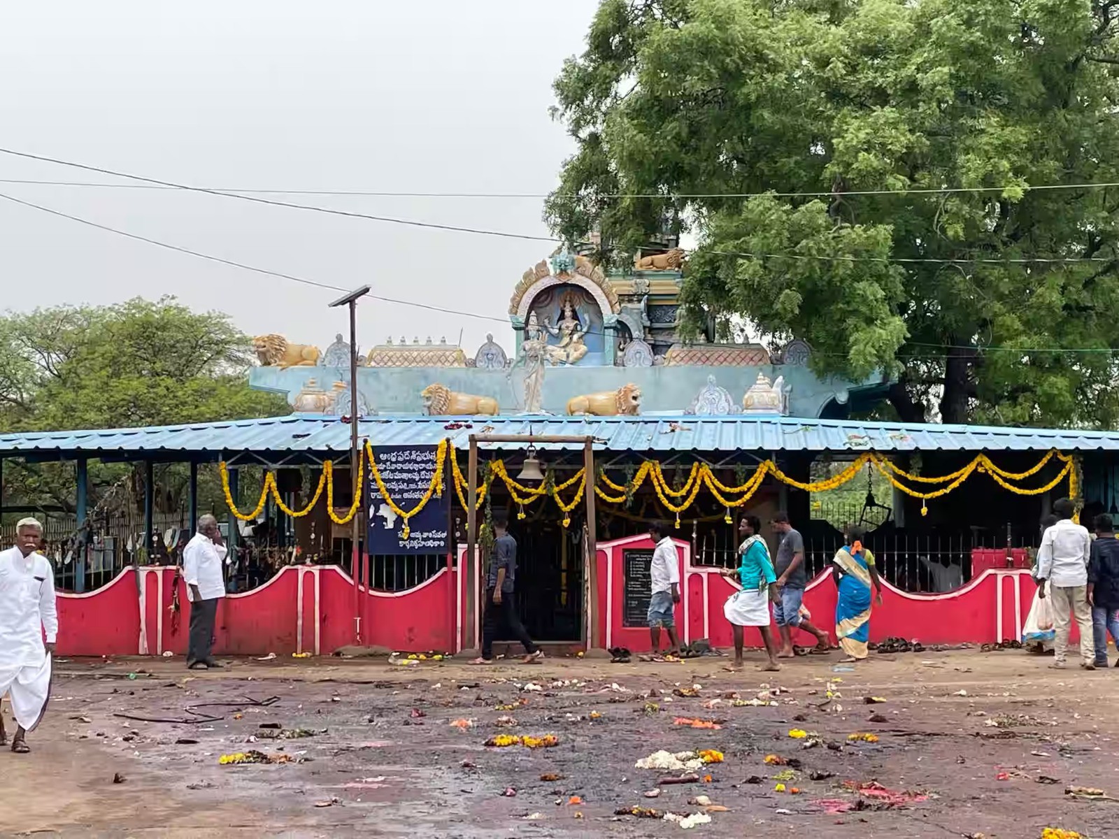 ముత్యాలమ్మ ఆలయంలో చోరీ