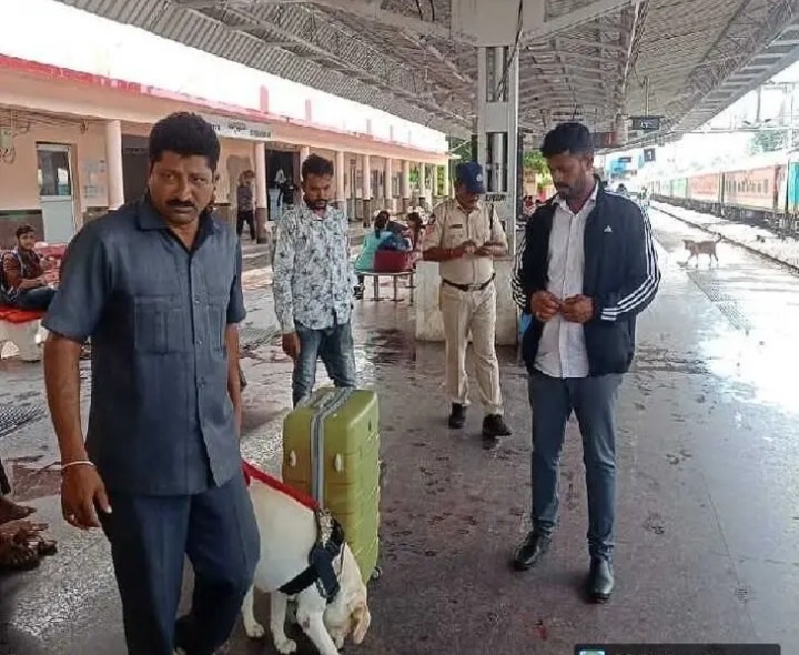 డాగ్ స్క్వాడ్‌తో ముమ్మరంగా తనిఖీలు