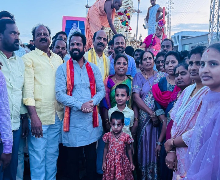 వెంకటేశ్వర స్వామి రథయాత్రలో పాల్గొన్న ఎంపీ