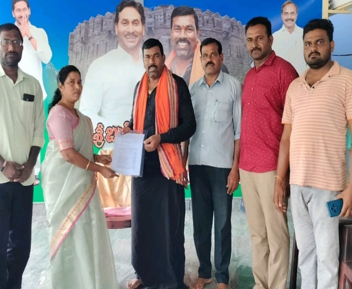 ‘మార్కెట్ యార్డు అభివృద్ధికి కృషి చేయాలి’