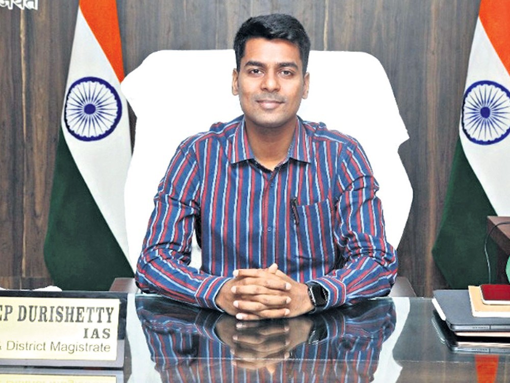 ప్రజలందరూ అప్రమత్తంగా ఉండాలి: కలెక్టర్