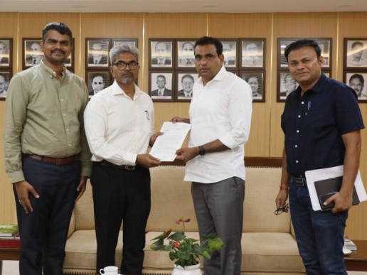 జనగామలో శాతవాహన ఎక్స్ప్రెస్ హాల్టింగ్