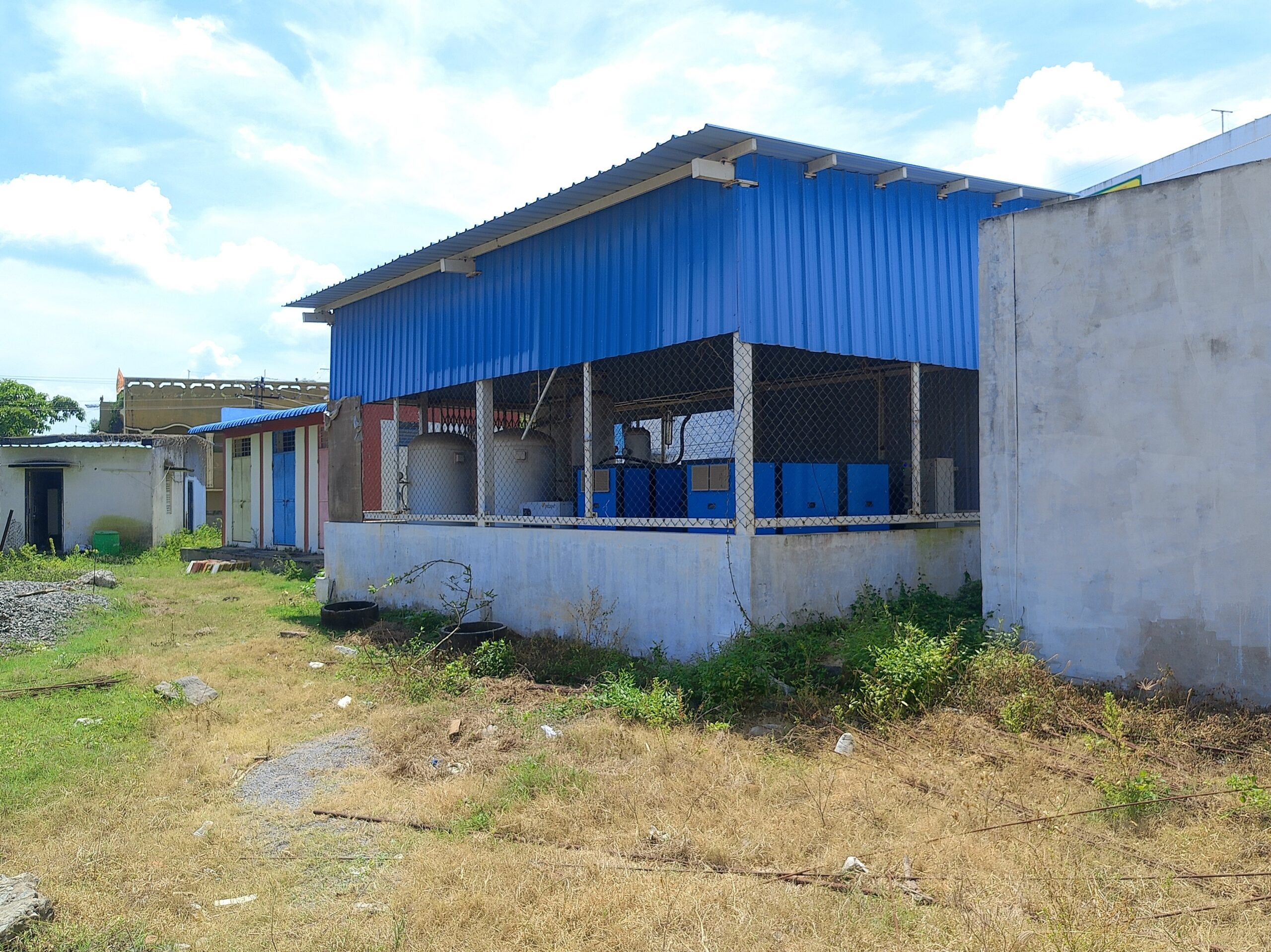 ఆక్సిజన్ ప్లాంట్ ను గాలికి వదిలేశారు