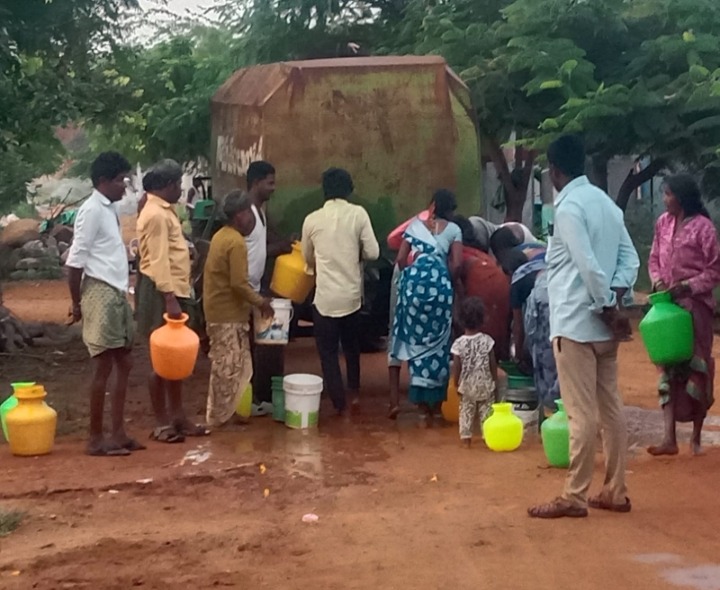 ‘గ్రామం‌లో నీటి సమస్య‌ను తీర్చండి’