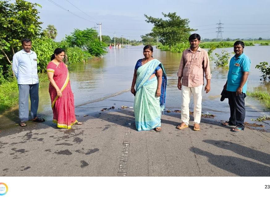 పాకాల ఏరు ఉదృతికి గ్రామాలకు రాకపోకలు బంద్