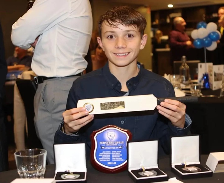 బాల్ తగిలి యువ క్రికెటర్ మృతి 