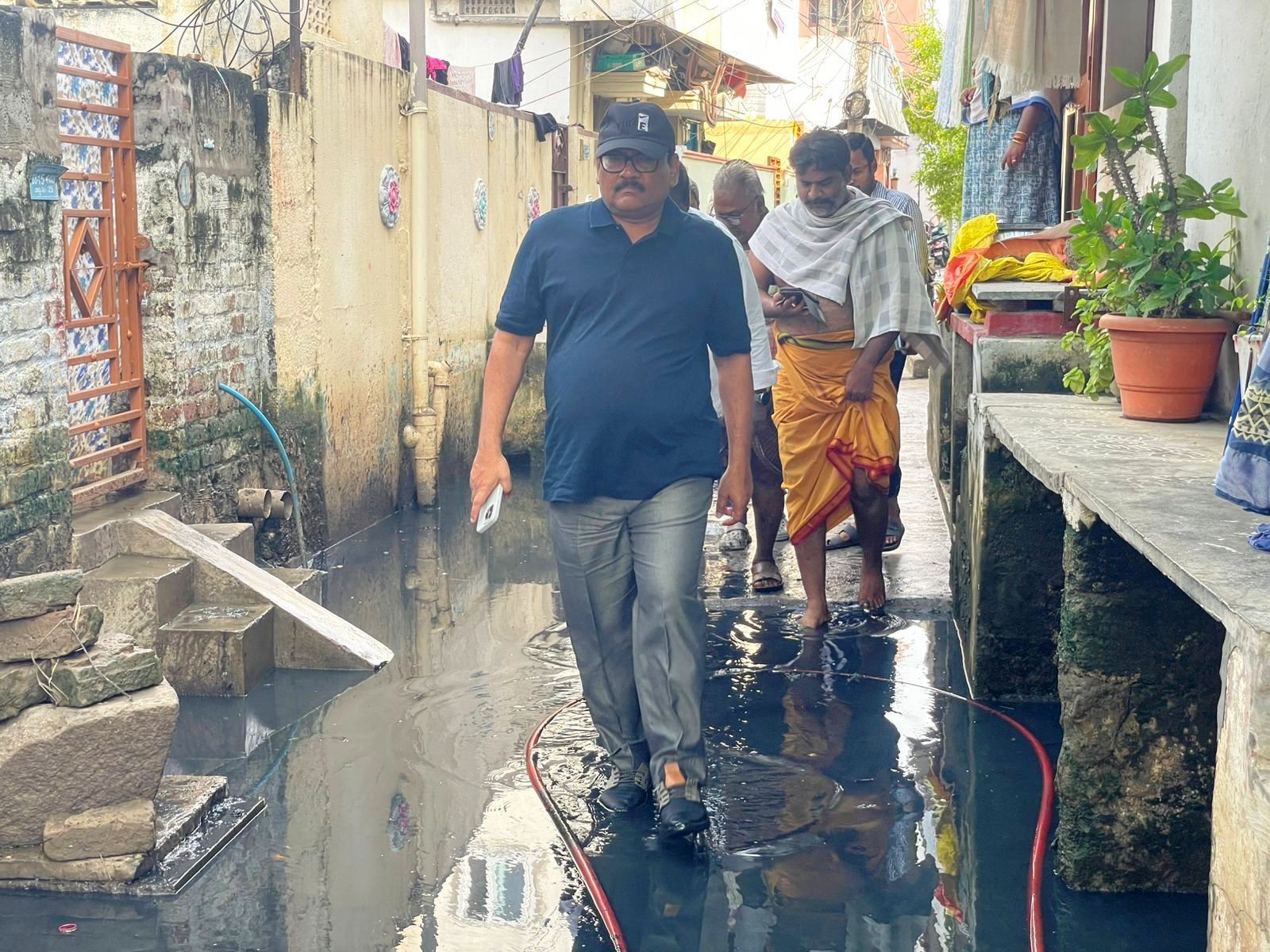 పలు ప్రాంతాల్లో పర్యటించిన కమిషనర్